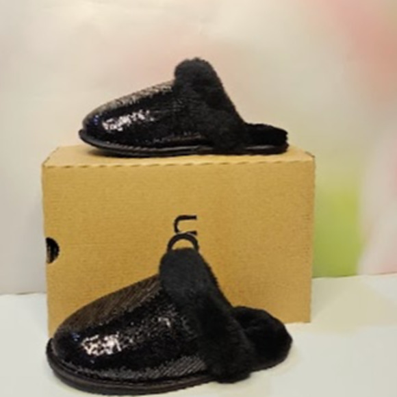 Ugg Women's Scuffette II Mirror Ball Size 5 Black NWT - Picture 1 of 5